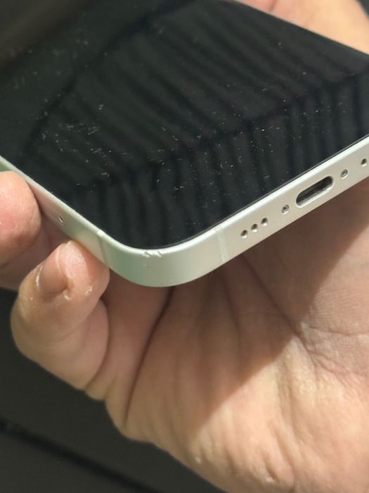 iPhone 16e.
