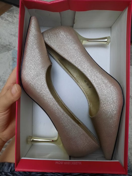 Продам женский туфли