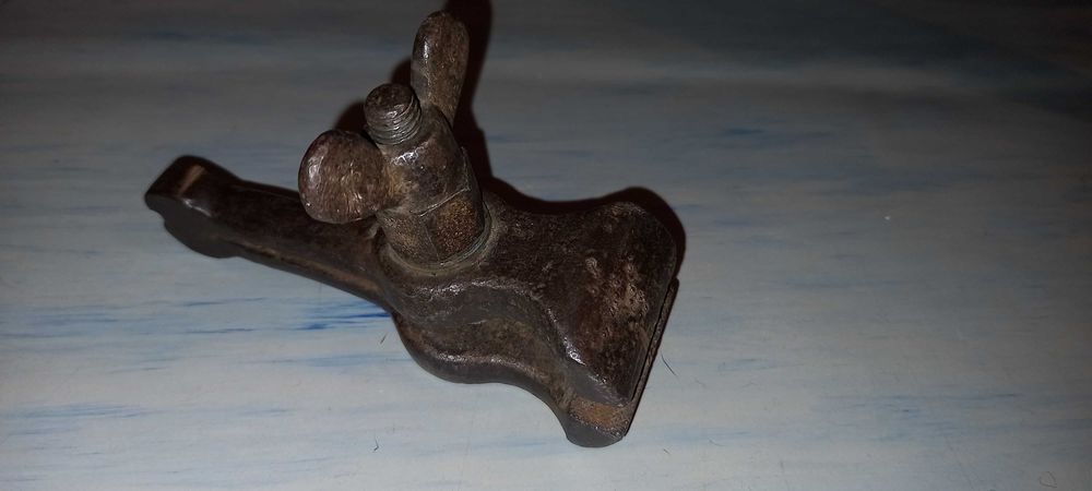 Продам тиски советского производства небольшого размера