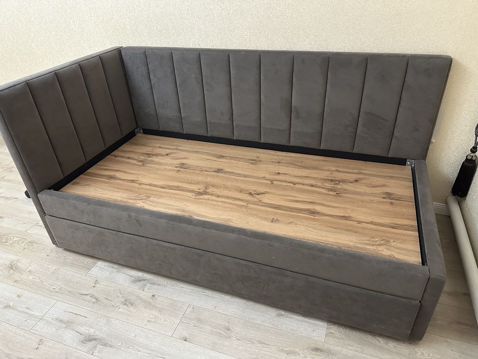 Кровать с выдвижным местом