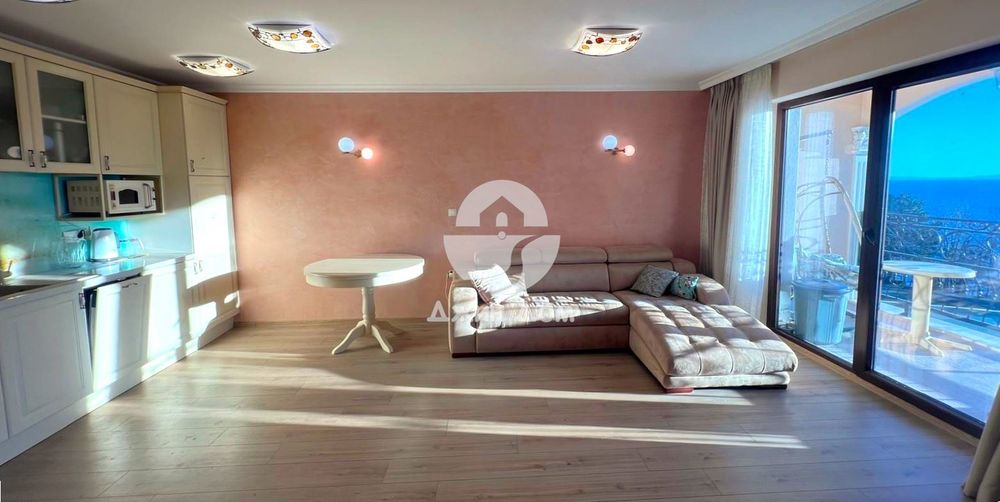 Продава се Тристаен апартамент в Несебър - 114 кв.м за 2325 €/кв.м - Снимка #1