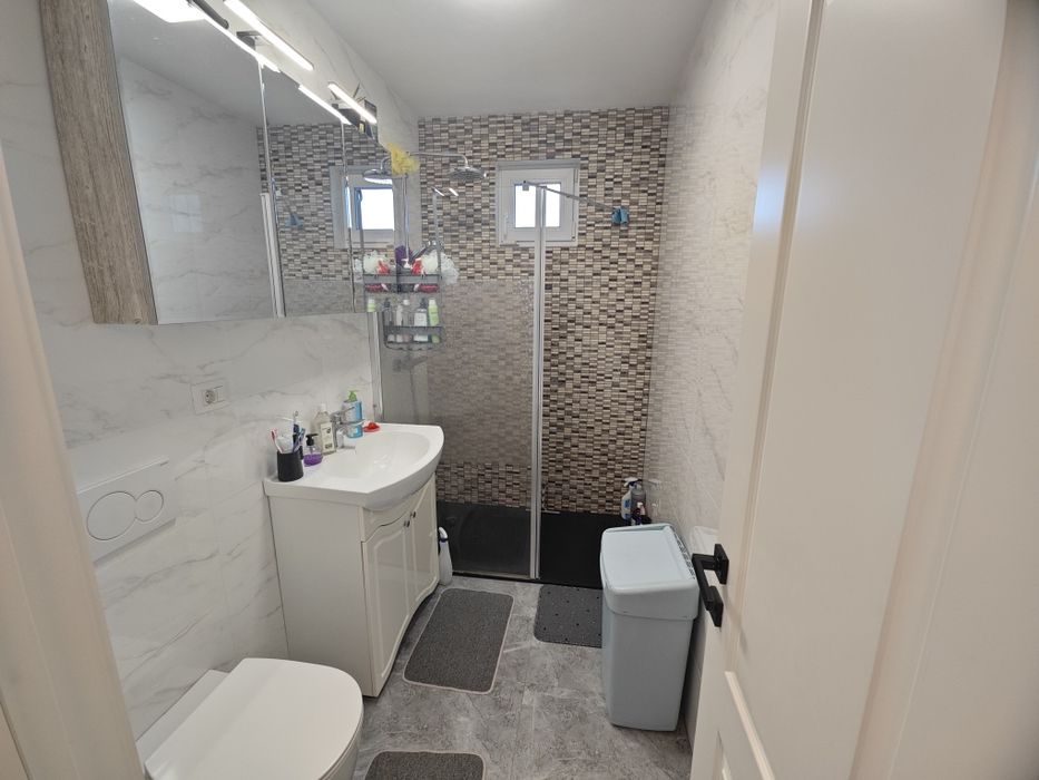 Privat vând apartament restructurat complet