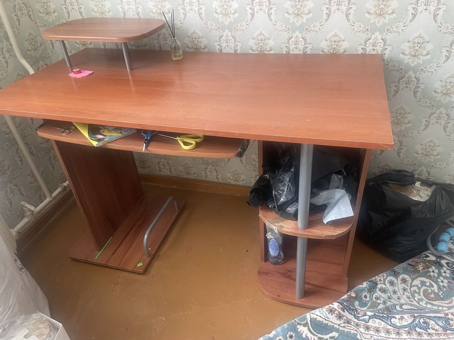Продам учебный стол