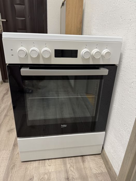 Продавам печка за готвене beko