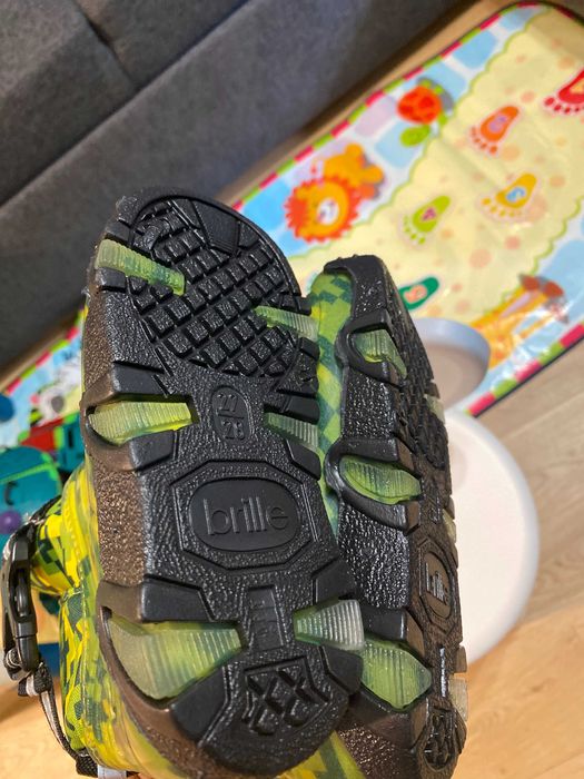 Нови детски ботуши