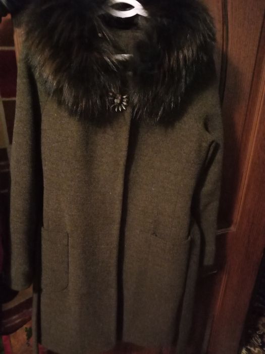 Женское пальто  коричневого цвета