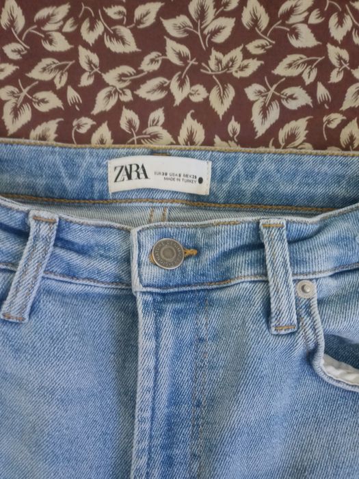 Много дънки на Зара