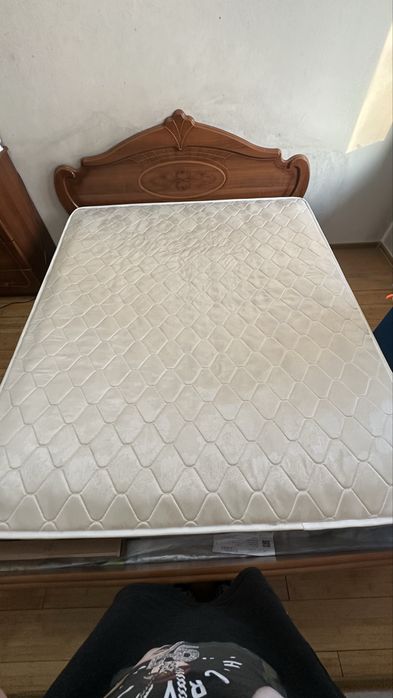 Кровать даухспальная с матрасом