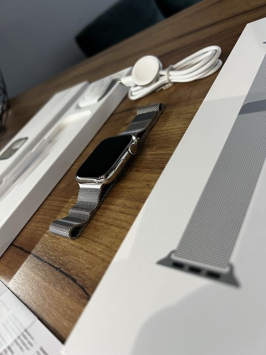 Apple Watch Series 9 45mm Stainless Steel Silver GPS+Cellular