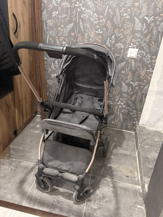 Продам коляску новая
