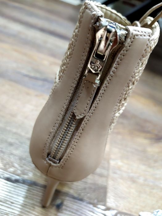 Женские босоножки в наличии