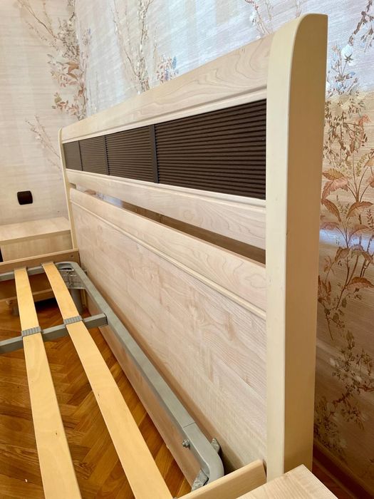 Двуспальная кровать с матрасом