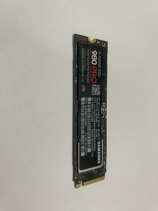 Продаю Samsung 980 Pro NVMe SSD 2Tb