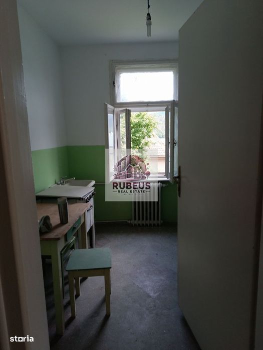 Casă solidă în Orșova, S+P+E, 220 mp, teren 284 mp