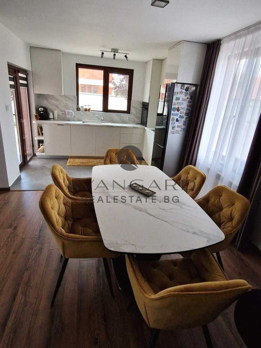 Продава се Къща в Пловдив, Остромила - 162 кв.м за 2328 €/кв.м - Снимка #1