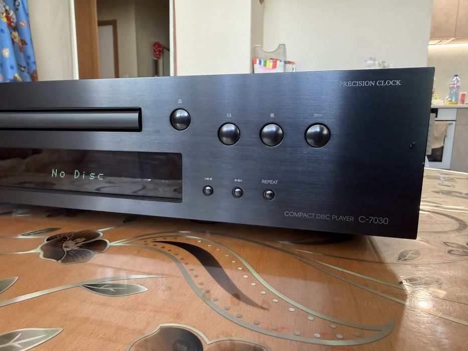 Onkyo C-7030 CD Player