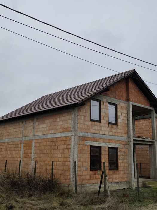 Vând casă P+M parțial finalizată