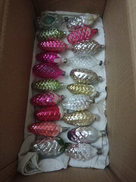 Ёлочные игрушки СССР  шары и шишки