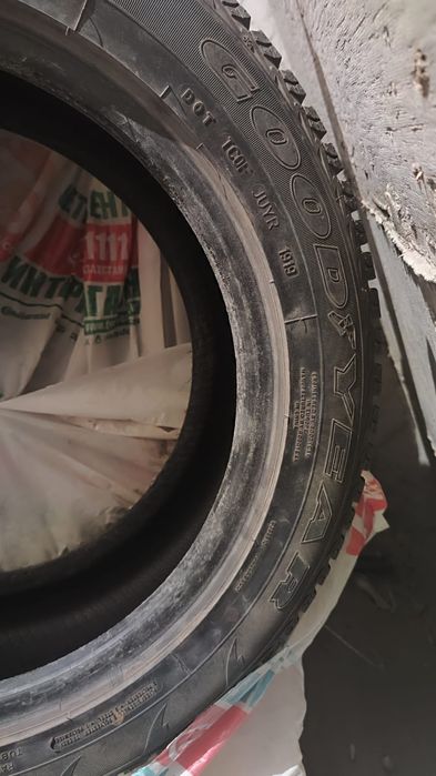 Зимние покрышки Good year