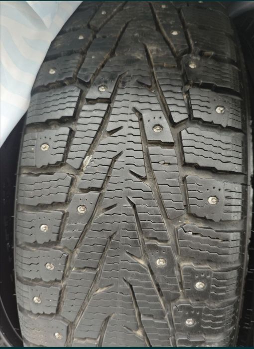 Продам зимние шины Нокиан Нордман 7  265/70 R16