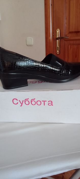 Продам 2 пары новых туфлей
