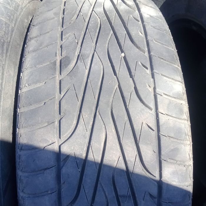 Продам шины Maxxis