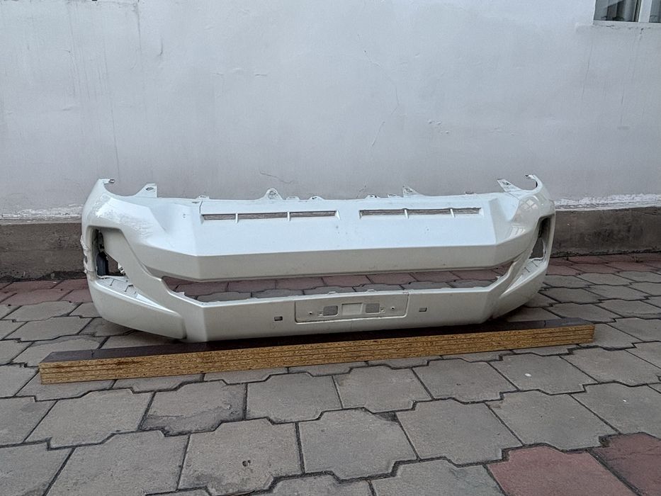 Продам передний бампер Land Cruiser Prado 150