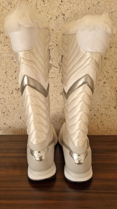 Дамски зимни ботуши Nike