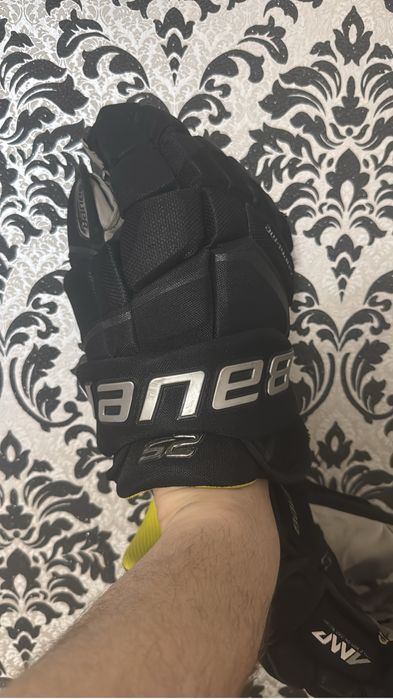 Продам хоккейную экиперовку