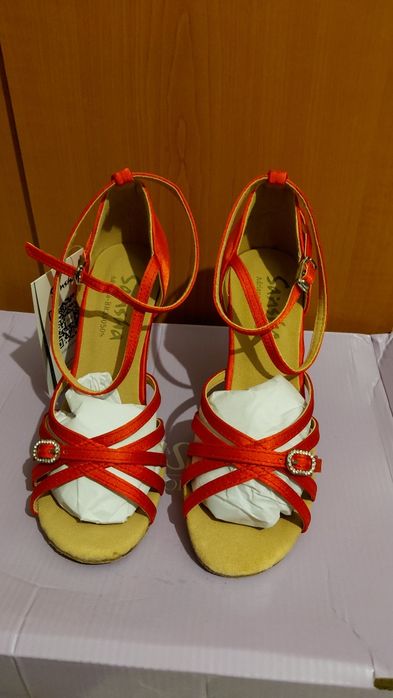 Pantofi/ sandale noi de dans Sansha marimea 35 rosu