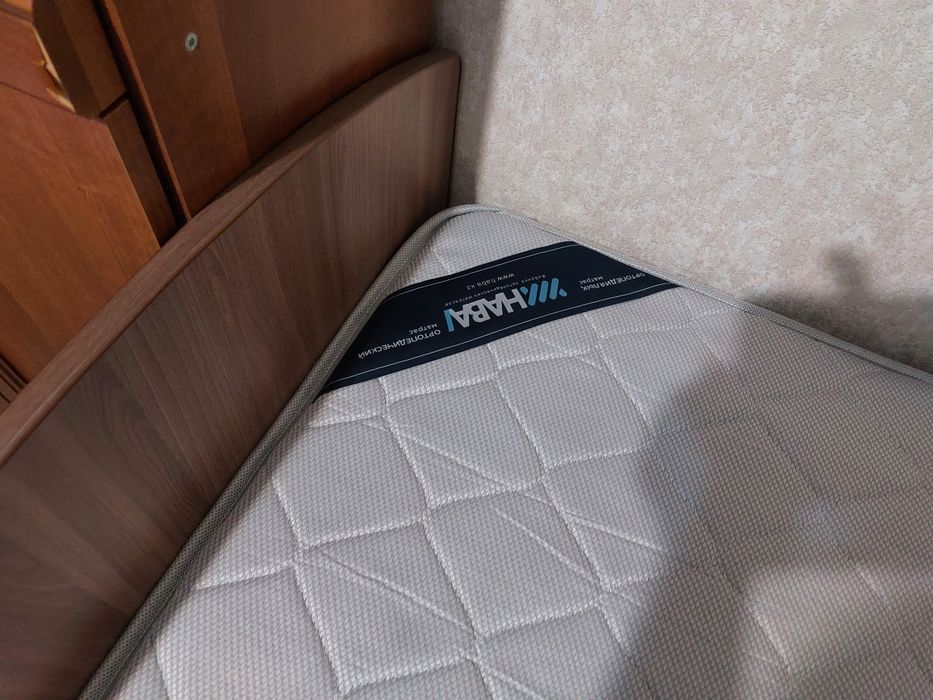 Продам кровать с новым матрасом