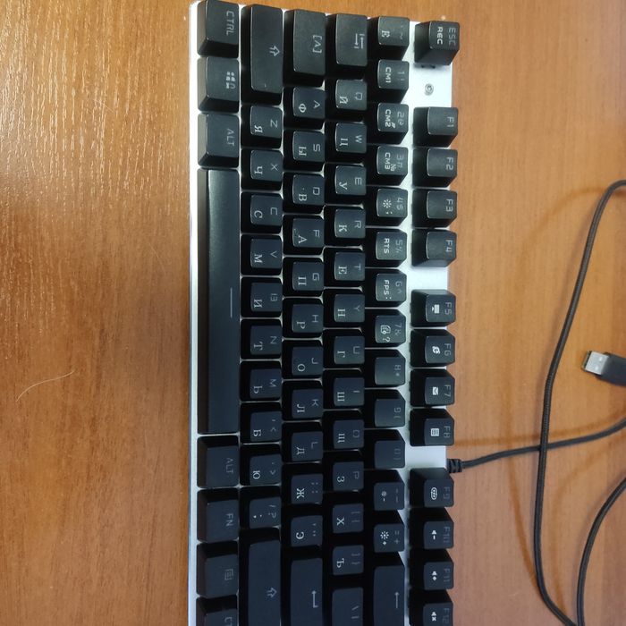 Продам клавиатуру