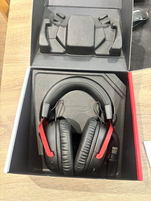 HyperX Cloud III - Геймърски слушалки