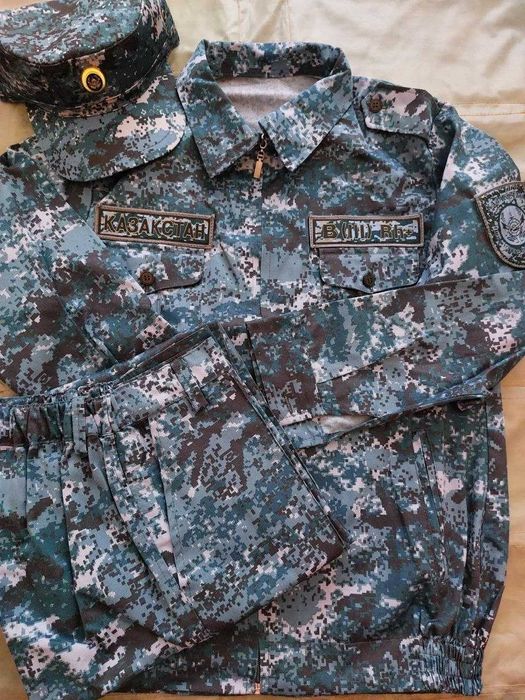 Продам бушлат, камуфляж, берцы, сумку планшет