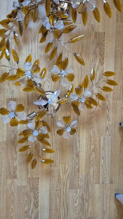 Продам  2 люстры