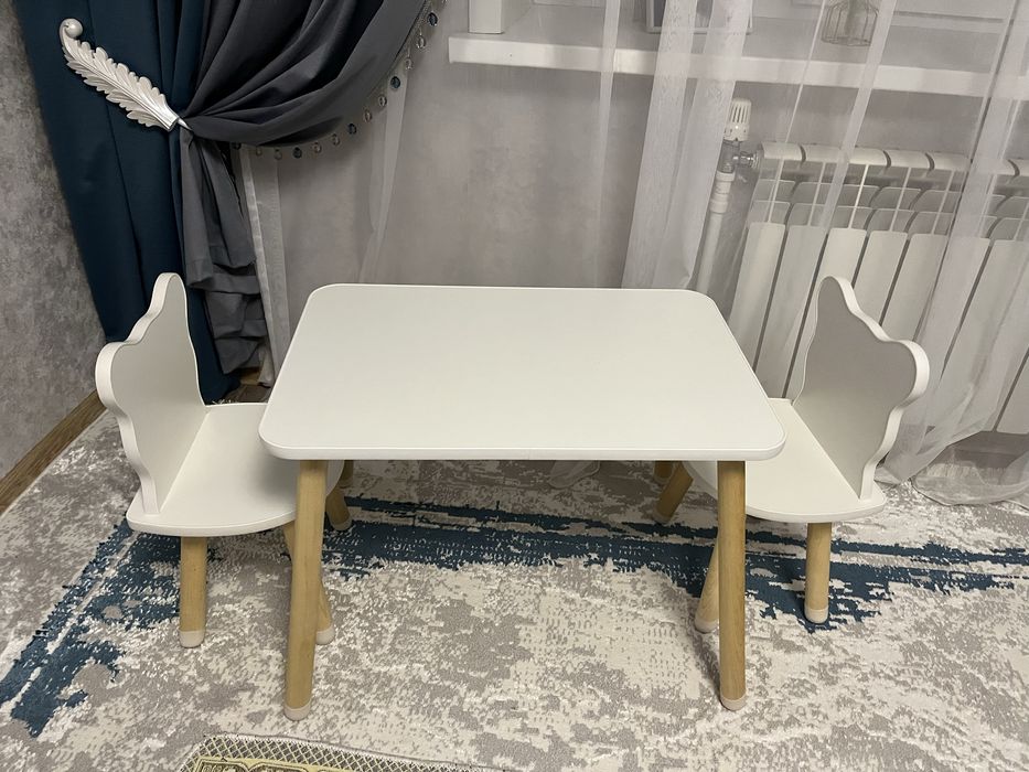 Детский комплекст стол стульев