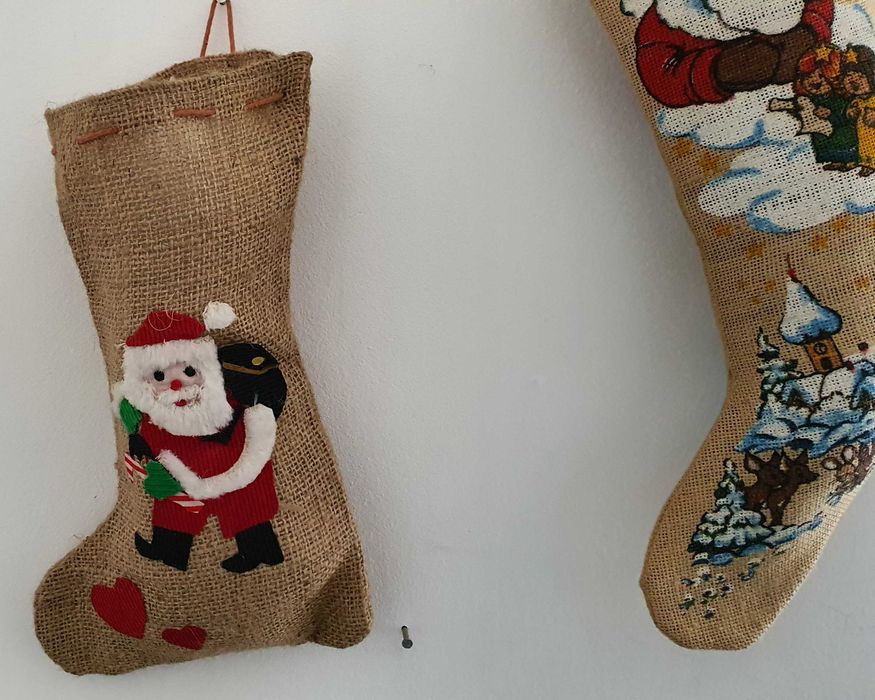 Saci iuta decorativi pentru semineu