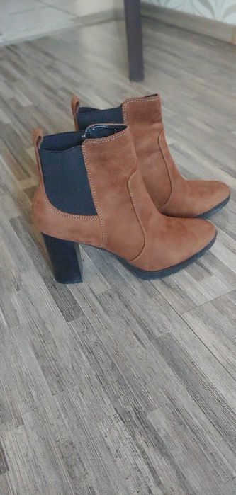 Стилни боти размер 39-40