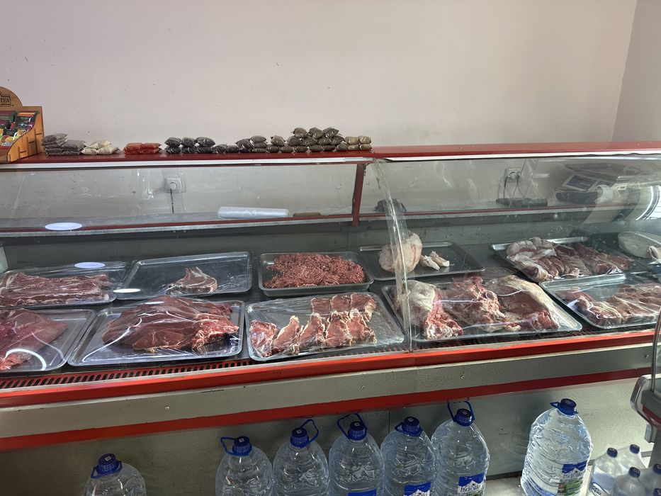 Vitrina haladilnik va misarofka sotiladi