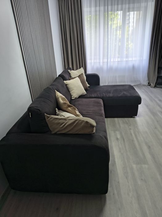 Vând colțar extensibil cu lada depozitare folosit foarte puțin 250×160