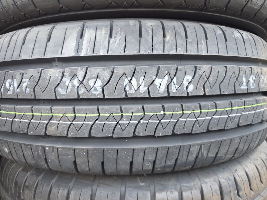 2бр Летни гуми за бус 215 70 15С - Kumho