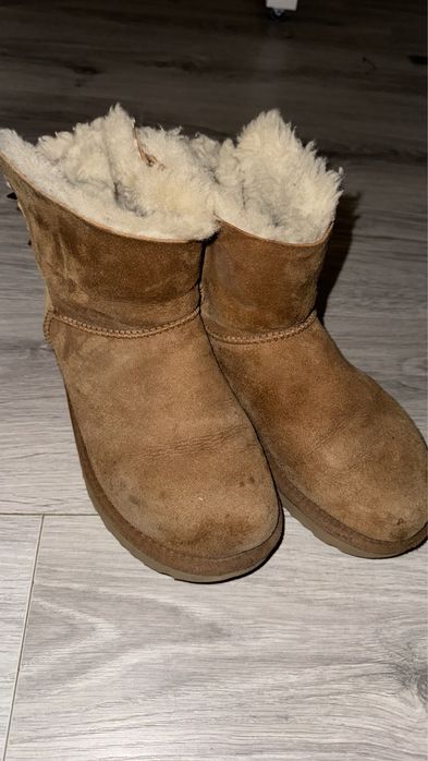 Ugg cu fundita     .
