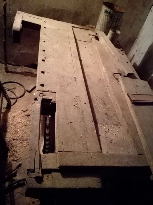 продавам стар дърводелски тезгях, 60 години, оригинален, нереставриран