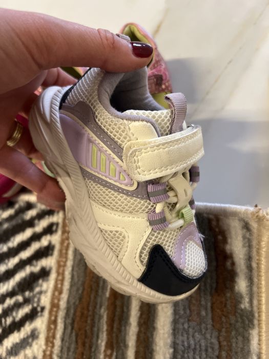 Продам детскую обувь