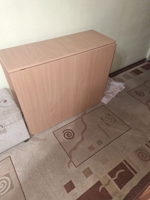 Продам стол книжку