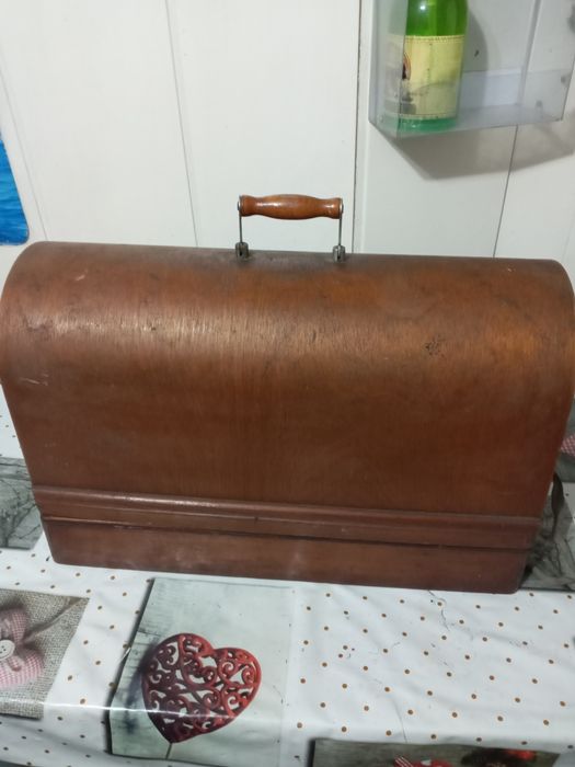 Продам швейную машинку