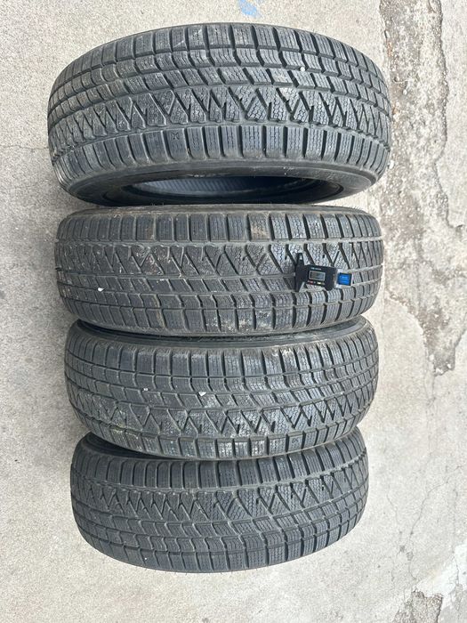 4бр. зимни гуми 215/70/15 Kumho WS71 SUV - DOT 2323 Като нови