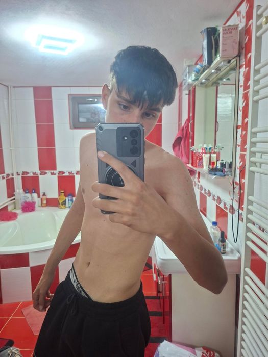 Buna sunt Claudiu  vanez femei