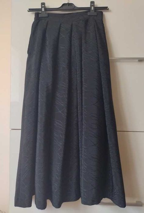 Черна копринена пола, размер M