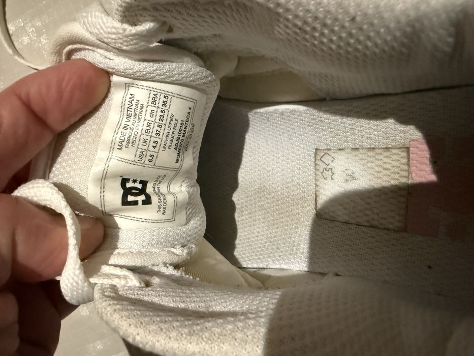 Бели оригинални маратонки